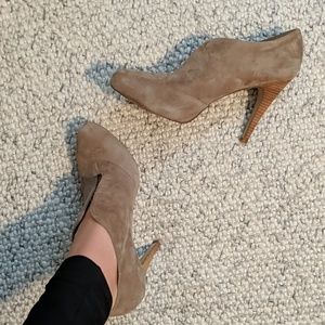 Banana republic suede heels